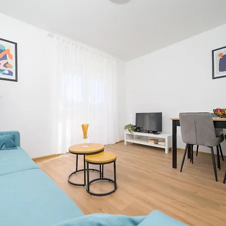 Apartman Pina *