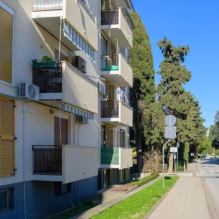 Apartment Pina